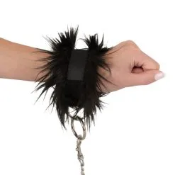 Bad Kitty Menottes & Collier Fausse Fourrure Noire -SexToys Soldes bad kitty menottes et collier fausse fourrure noire 2